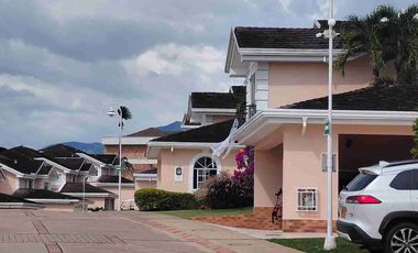 VENDO  PIEDECUESTA CONJUNTO RESIDENCIAL  RUITOQUE CONDOMINIO EXCLUSISVA CASA  LA ALDEA.  650 METROS  CONSTRUIDOS. CON DISPONIBLE JARDIN Y PISCINA.