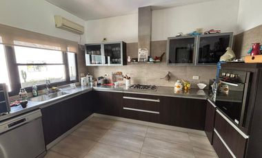 Importante Casa En San Luis. Por Mudanza. Acepta Permuta En Caba. Recibimos Automotores. Financiación.