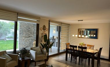 VENTA CASA MEDITERRANEA EN PIEDRA ROJA - No Perimetral | 3D+SALA ESTAR + TERRAZA + QUINCHO | A Pasos Colegio San Anselmo y Pedregales