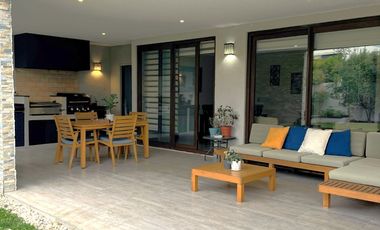 VENTA CASA MEDITERRANEA EN PIEDRA ROJA - No Perimetral | 3D+SALA ESTAR + TERRAZA + QUINCHO | A Pasos Colegio San Anselmo y Pedregales