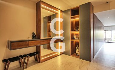 Casa en venta en Cancún en Residencial Lagos del sol a Pie de Lago con Alberca