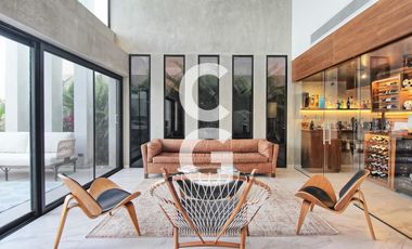 Casa en venta en Cancún en Residencial Lagos del sol a Pie de Lago con Alberca