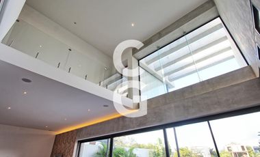 Casa en venta en Cancún en Residencial Lagos del sol a Pie de Lago con Alberca