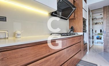 Casa en venta en Cancún en Residencial Lagos del sol a Pie de Lago con Alberca