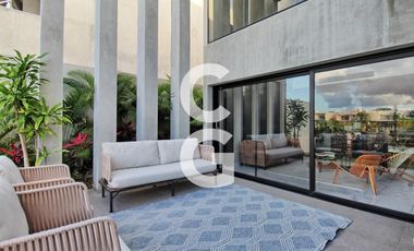 Casa en venta en Cancún en Residencial Lagos del sol a Pie de Lago con Alberca