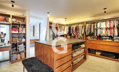 Casa en venta en Cancún en Residencial Lagos del sol a Pie de Lago con Alberca