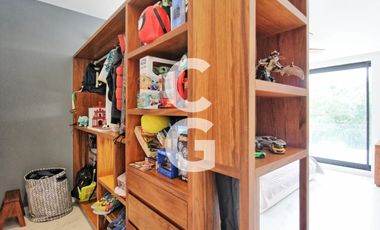 Casa en venta en Cancún en Residencial Lagos del sol a Pie de Lago con Alberca