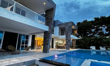 MAJESTUOSA CASA CAMPESTRE EN CERRITOS MALABAR