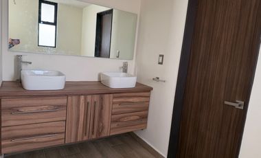 CASA EN RENTA COMPLETAMENTE ACTUALIZADA EN CIUDAD SATELITE, NAUCALPAN DE JUAREZ