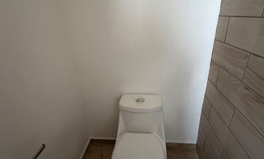 CASA EN RENTA COMPLETAMENTE ACTUALIZADA EN CIUDAD SATELITE, NAUCALPAN DE JUAREZ