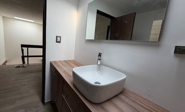 CASA EN RENTA COMPLETAMENTE ACTUALIZADA EN CIUDAD SATELITE, NAUCALPAN DE JUAREZ