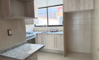 CASA EN RENTA COMPLETAMENTE ACTUALIZADA EN CIUDAD SATELITE, NAUCALPAN DE JUAREZ