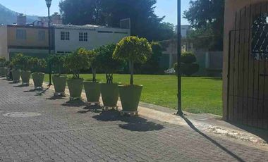 Bonita casa 2 pisos en privada