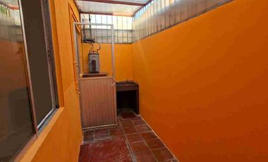 Bonita casa 2 pisos en privada