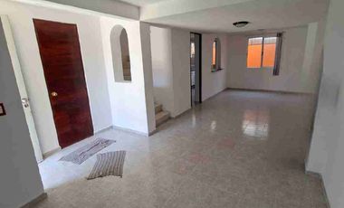 Bonita casa 2 pisos en privada