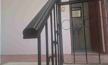 Bonita casa 2 pisos en privada