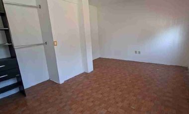 Bonita casa 2 pisos en privada