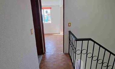 Bonita casa 2 pisos en privada