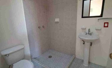 Bonita casa 2 pisos en privada