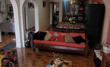 Se vende amplia casa de 4 dormitorios