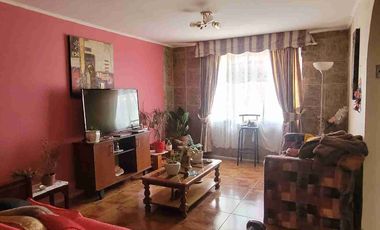 Se vende amplia casa de 4 dormitorios