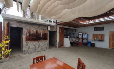 casa comercial frente al mar de venta en Crucita