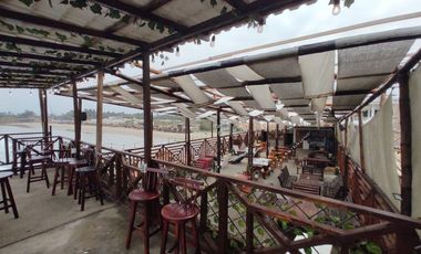 casa comercial frente al mar de venta en Crucita