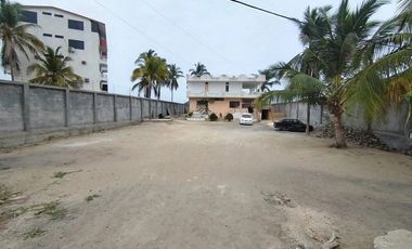 casa comercial frente al mar de venta en Crucita