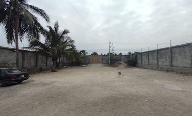 casa comercial frente al mar de venta en Crucita