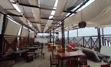 casa comercial frente al mar de venta en Crucita