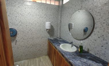 casa comercial frente al mar de venta en Crucita