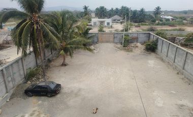 casa comercial frente al mar de venta en Crucita