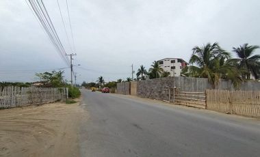 casa comercial frente al mar de venta en Crucita