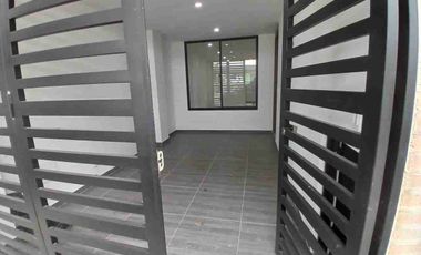 SE VENDE HERMOSA CASA EN FUSAGASUGA EXCELENTE UBICACIÓN SOBRE AVENIDA LAS PALMAS.