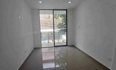 SE VENDE HERMOSA CASA EN FUSAGASUGA EXCELENTE UBICACIÓN SOBRE AVENIDA LAS PALMAS.