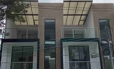 SE VENDE HERMOSA CASA EN FUSAGASUGA EXCELENTE UBICACIÓN SOBRE AVENIDA LAS PALMAS.