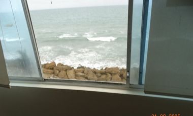 departamento frente al mar en venta en crucita