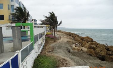 departamento frente al mar en venta en crucita