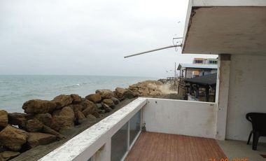 departamento frente al mar en venta en crucita