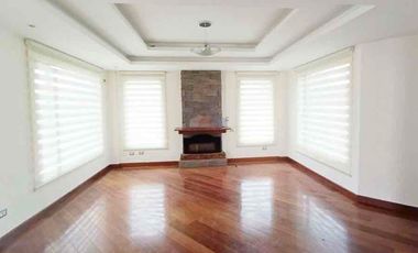 Casa de Venta en Urbanización 4 Dorm. - Sector Conocoto