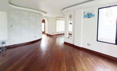 Casa de Venta en Urbanización 4 Dorm. - Sector Conocoto