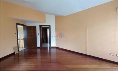 Casa de Venta en Urbanización 4 Dorm. - Sector Conocoto