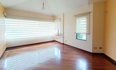 Casa de Venta en Urbanización 4 Dorm. - Sector Conocoto