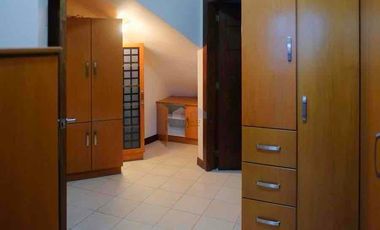 Casa de Venta en Urbanización 4 Dorm. - Sector Conocoto