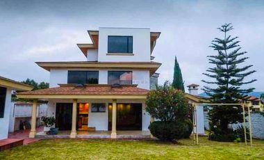 Casa de Venta en Urbanización 4 Dorm. - Sector Conocoto