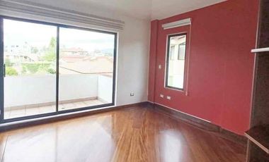 Casa de Venta en Urbanización 4 Dorm. - Sector Conocoto