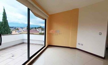 Casa de Venta en Urbanización 4 Dorm. - Sector Conocoto