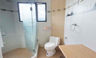 Casa de Venta en Urbanización 4 Dorm. - Sector Conocoto