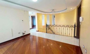 Casa de Venta en Urbanización 4 Dorm. - Sector Conocoto