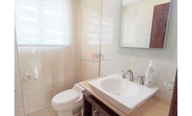 Casa de Venta en Urbanización 4 Dorm. - Sector Conocoto